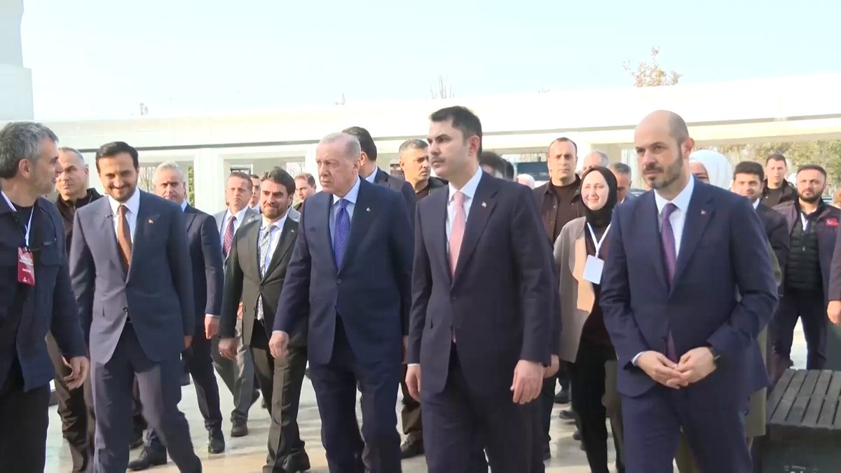 Cumhurbaşkanı Erdoğan, Atatürk Havalimanı Millet Bahçesi'nde Vatandaşlarla Bir Araya Geldi