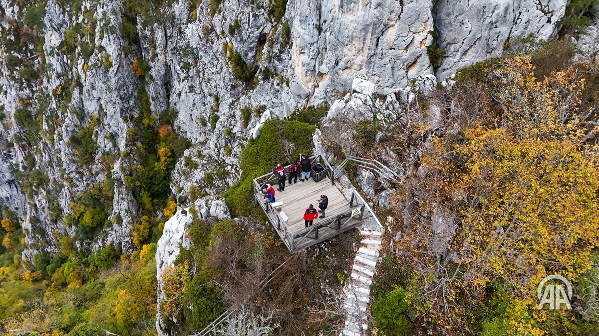 Kastamonu'da 450 Metre Yükseklikteki Cam Seyir Terasından Sonbahar Manzaraları