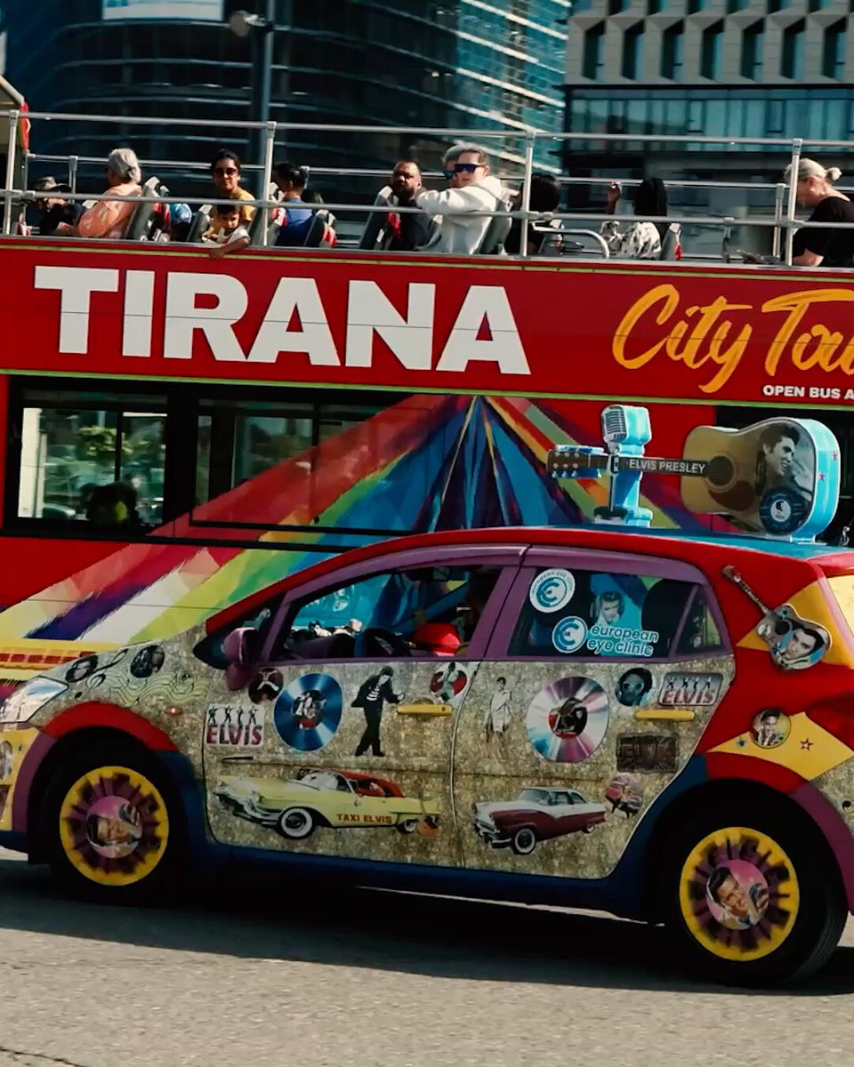 Arnavut Taksici Elvis Presley Tutkusunu Taksisiyle Sokaklara Taşıyor