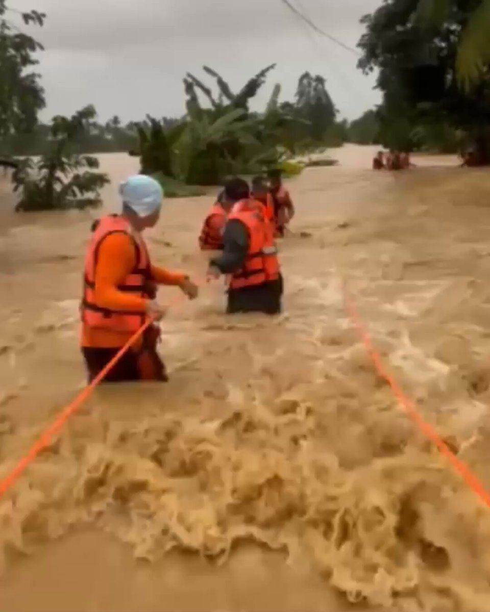 Kalmaegi Tayfunu Filipinler'de Arama Kurtarma Çalışmalarını Zorunlu Kıldı