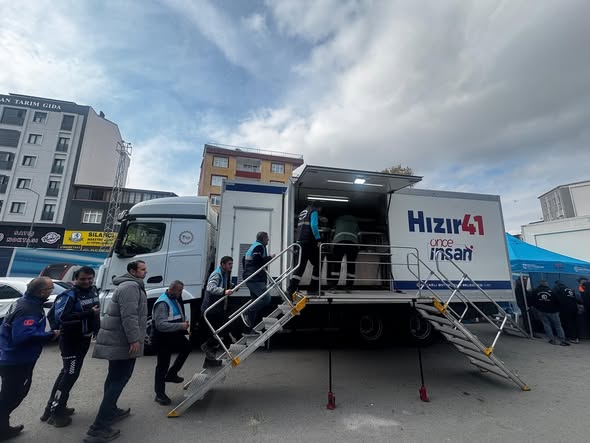 Gebze'de Hızır 41 Afet Mutfaği 7/24 Sıcak Yemek Hizmeti Veriyor