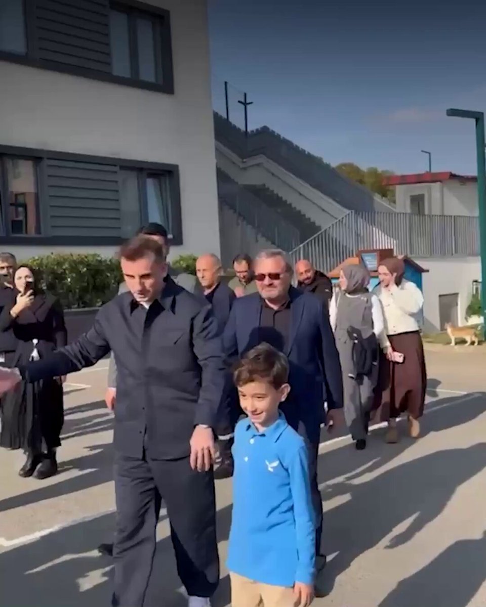 Kerem Aktürkoğlu, Minik Taraftarı Aras'ın Okulundaki Sözünü Yerine Getirdi