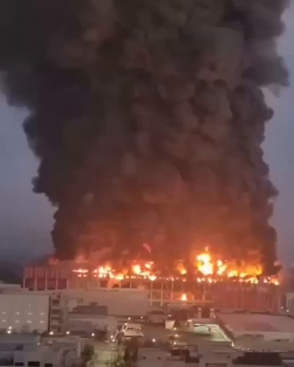 Güney Kore'nin Cheonan Kentindeki Lojistik Merkezinde Yangın Kontrol Altına Alındı