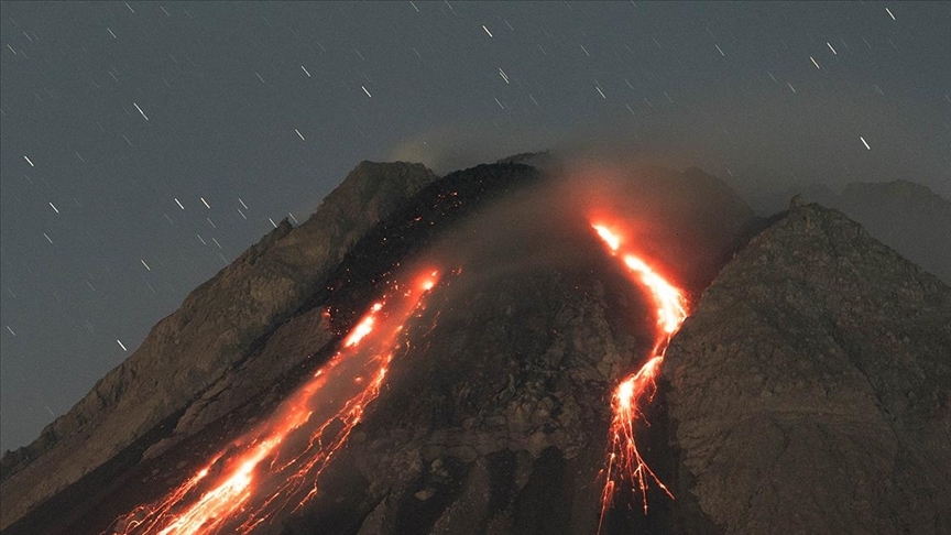 Sakurajima Yanardağı'nda Patlama: Kül Bulutları 4.400 Metreye Ulaştı
