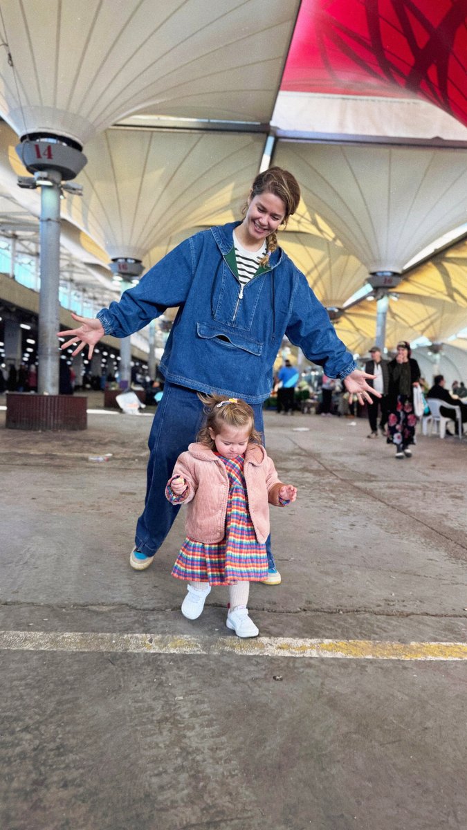 Burcu Biricik Ailesiyle Pazar Alışverişinde Görüntülendi