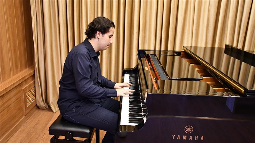 Ekrem Özcan Yılmaz: Görme Engelli Piyanistin Müzik Tutkusu ve Uluslararası Başarı Hedefi