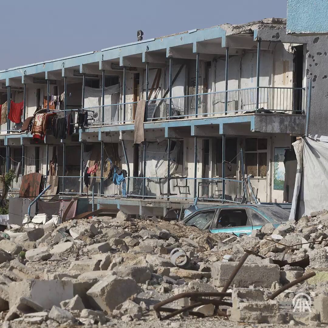 Gazze'deki Yoğun Yağış Yerinden Edilmiş Ailelerin Çadırlarını Vurdu
