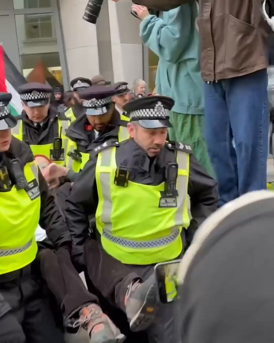 İngiltere'de Filistin Eylemcileri Gözaltına Alındı