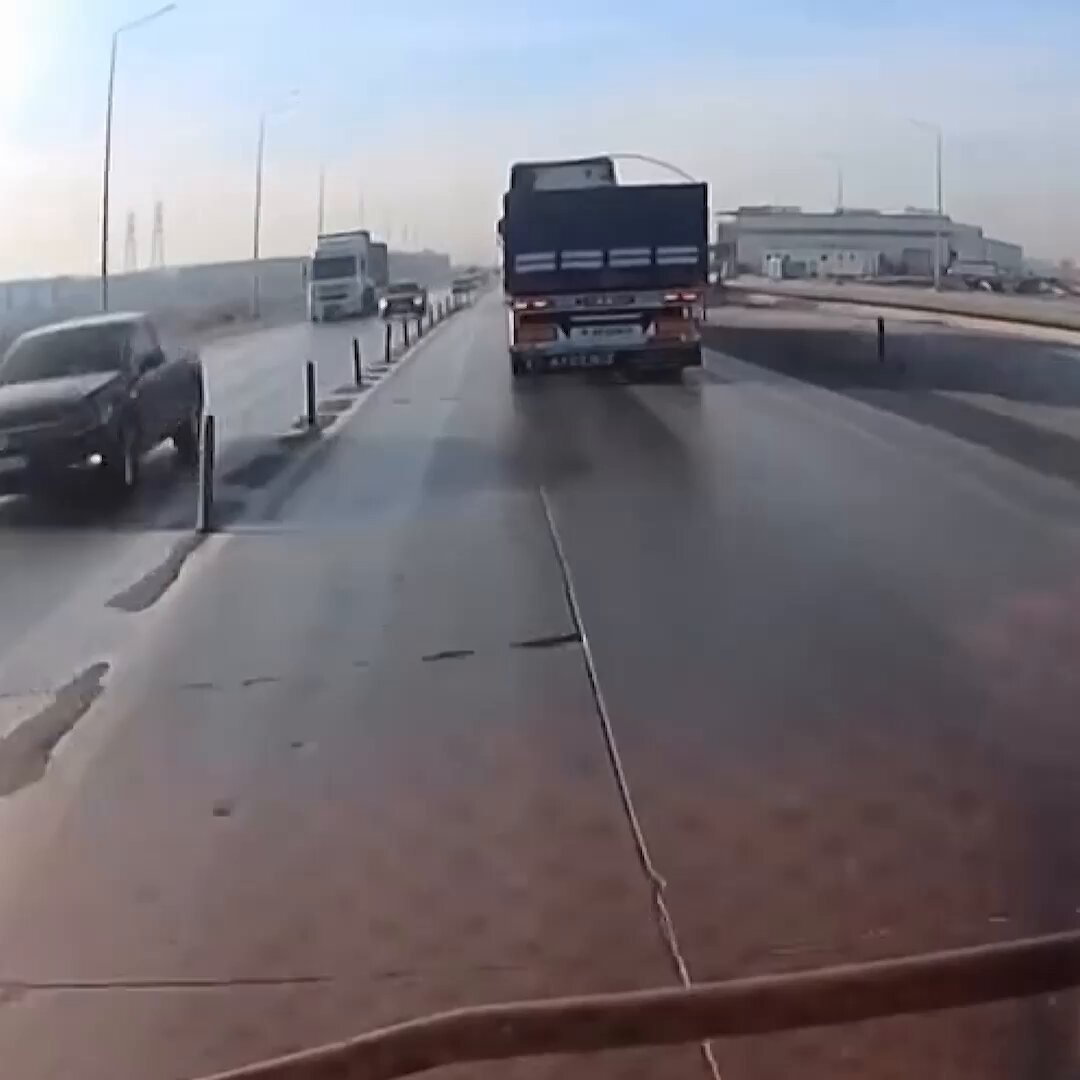 Konya'da Hafif Ticari Araç ile Tır Çarpıştı: 6 Yaralı