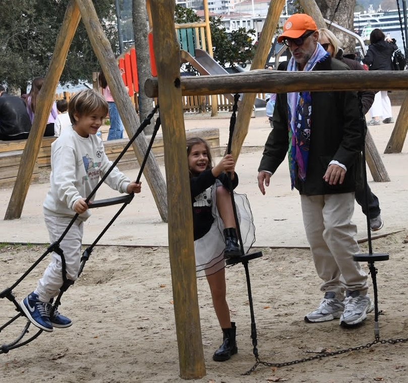 Doğa Rutkay ve Kerimcan Kamal Çifti İkiz Bebekleriyle Bebek Parkı'nda