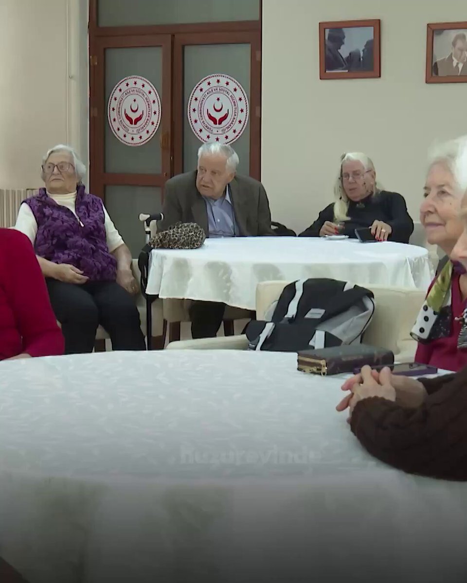 Emekli Öğretmen ile Öğrencisi 70 Yıl Sonra Huzurevinde Buluştu