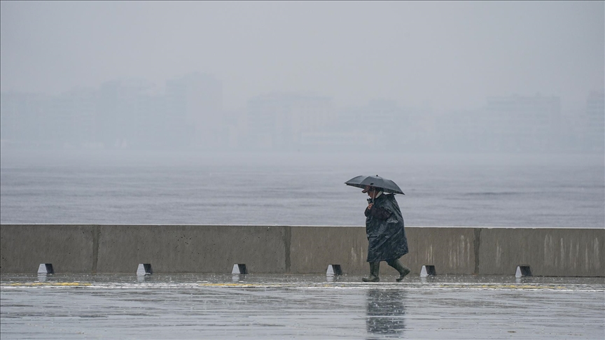 Batı Kıyılarında Kuvvetli Yağış Uyarısı: Sel ve Hortum Riski
