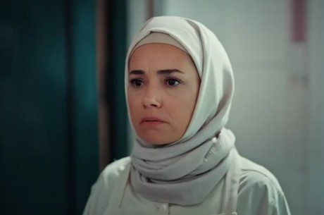 Kızıl Goncalar Dizisinin Yıldızı Özgü Namal'a Yeni Proje Teklifleri Yağdı