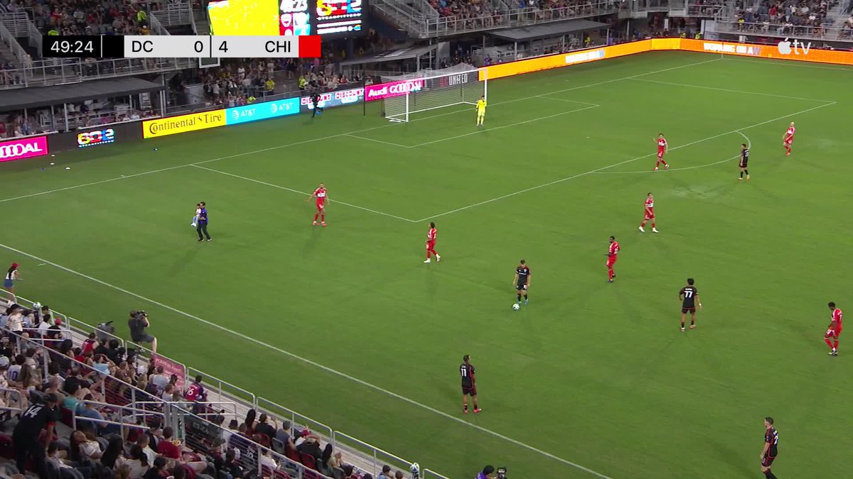 MLS Karşılaşmasında Şaşkınlık: Sahaya Bebek Girdi