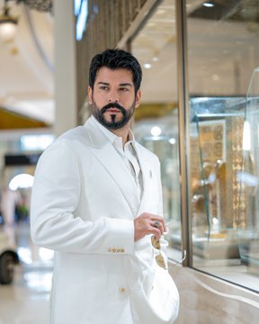 Burak Özçivit'in Gayrimenkul Serveti 1 Milyar TL'yi Aştı