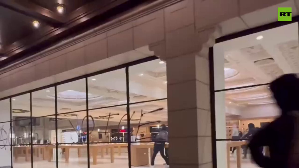 Los Angeles'ta Apple Store'a Saldırı: GPS Takip Cihazları Çalındı