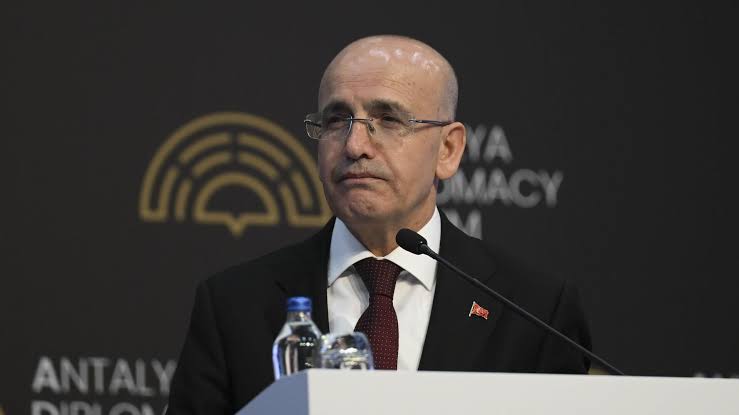 Enflasyon Düşüşü Tartışmaları: Mehmet Şimşek'in Açıklamalarına Yansımalar