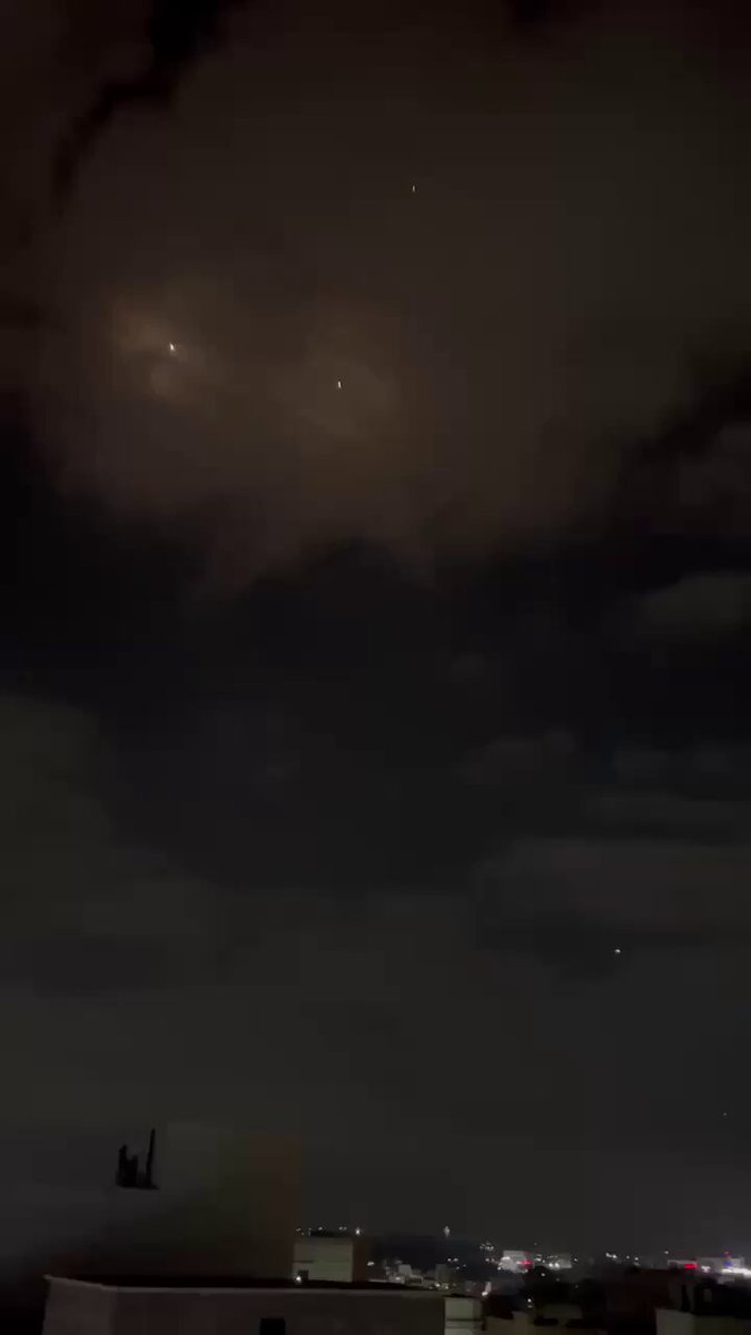 İran Balistik Füzesi İsrail'e Ulaştı: Yüksek Hızlı Dalış Dikkat Çekiyor