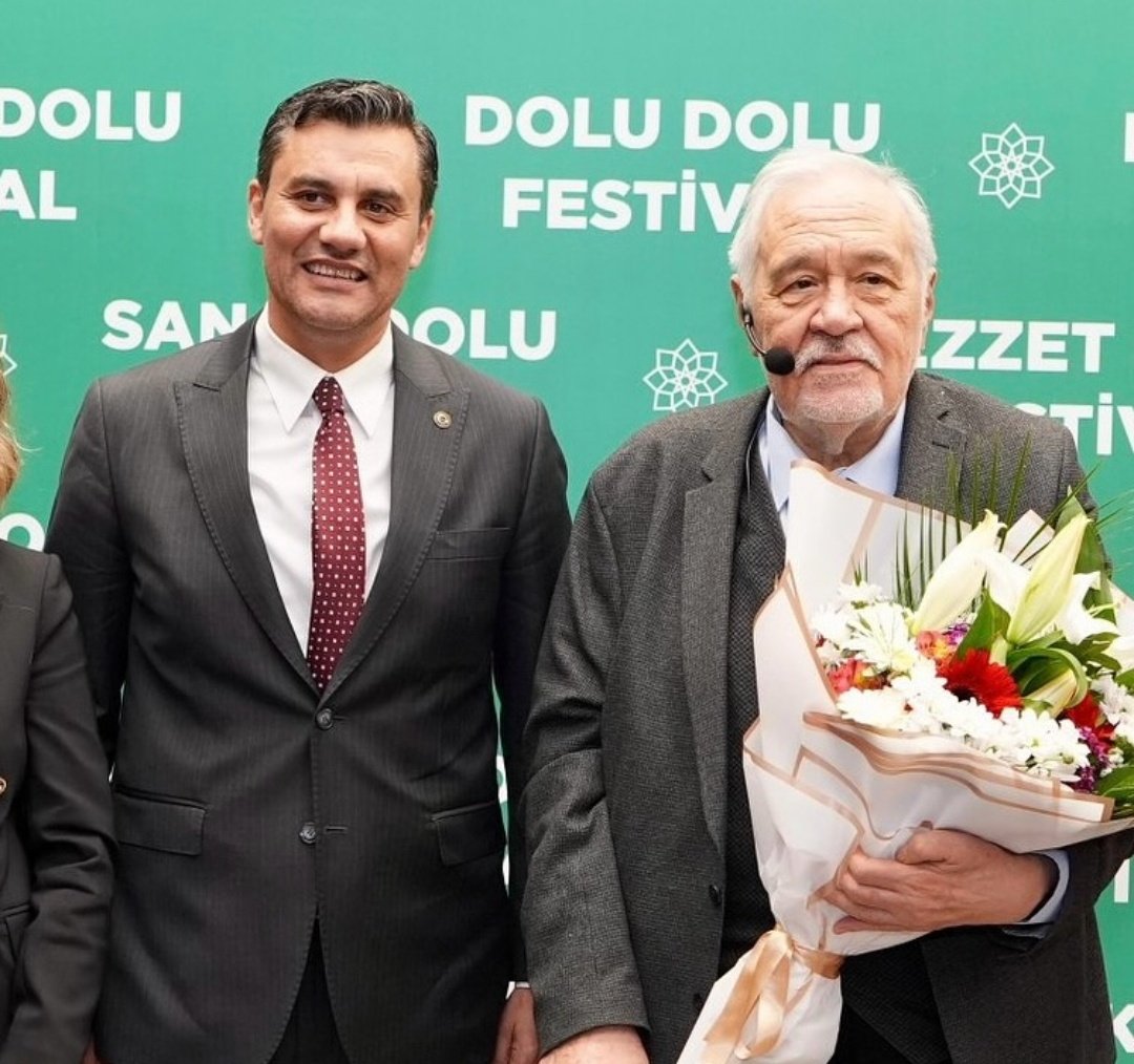 İlber Ortaylı Manisa'yı Ziyaret Etti: Tarihçi'nin Kısa Süreli Duraklaması