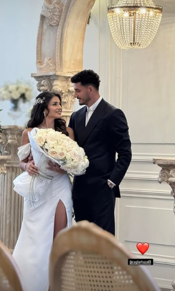 Hazal Çağlar ve Samet Akaydın Nişanlandı