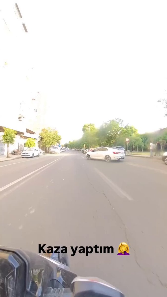 Diyarbakır'da Motosiklet Kazası: Sinyal Vermeden Dönüş Yapan Araçla Çarpışma