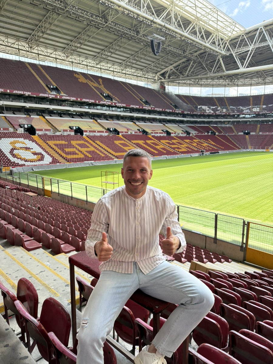 Lukas Podolski RAMS Park'ta Görüldü