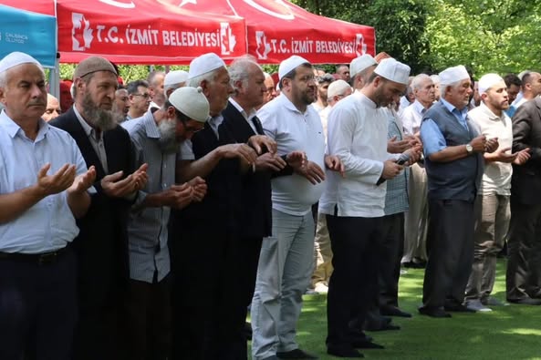 İzmit Belediyesi Karaabdülbaki Köyü Hacet Bayramı'nda Vatandaşlarla Buluştu