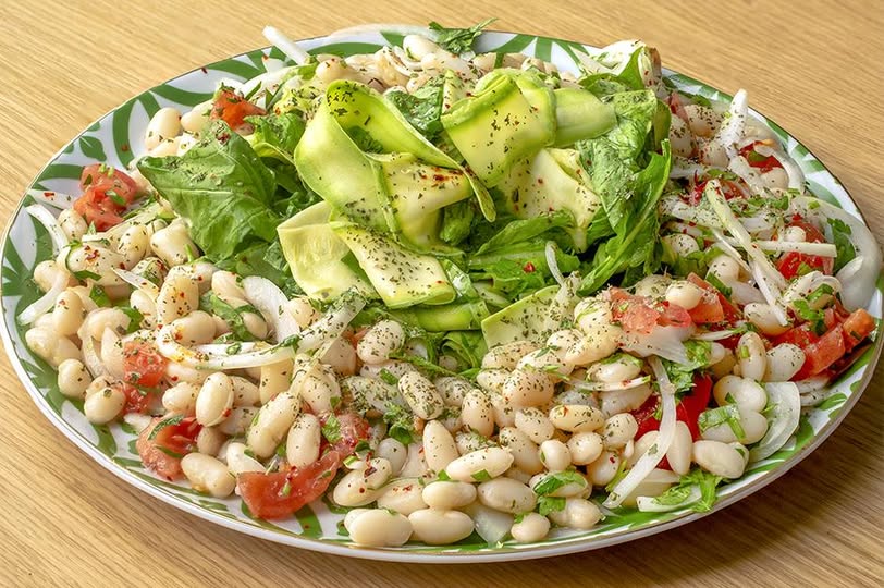 Baklagillerle Besleyici ve Lezzetli 16 Salata Tarifi