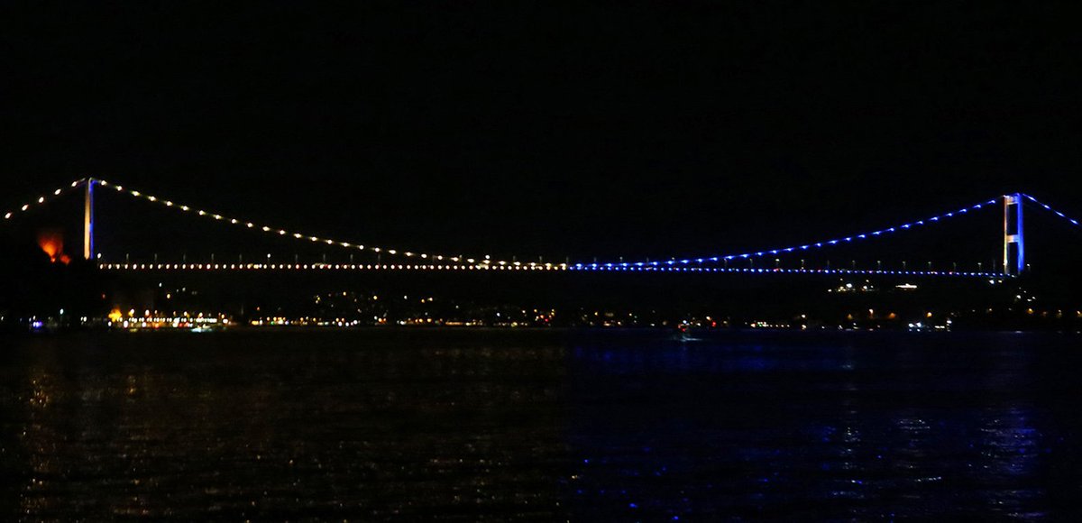 Fenerbahçe Beko'nun EuroLeague Şampiyonluğu İstanbul'da Sarı Lacivert Işıklarla Kutlandı