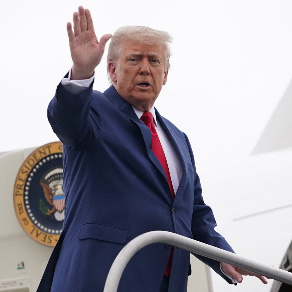 ABD Başkanı Trump, İran Nükleer Tesislerine Saldırı Düşünüyor