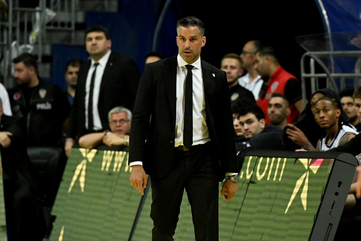 Beşiktaş Koçu Alimpijevic Diskalifiye Oldu