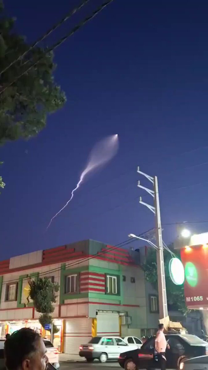 İran İsrail'e Balistik Füze Fırlattı: Gerilim Tırmanıyor