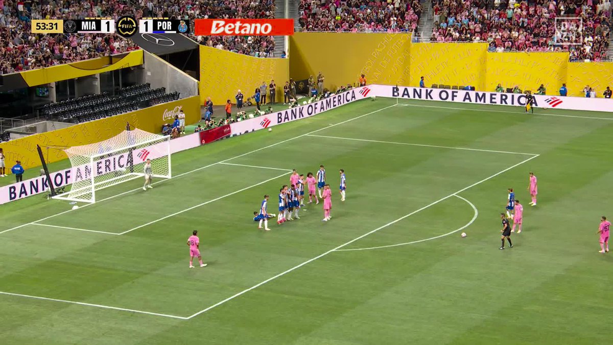 Messi Frikikten Harika Gol Attı