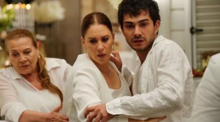 Kızılcık Şerbeti'nde Yeni Sezonda Veda Eden Oyuncular Açıklandı