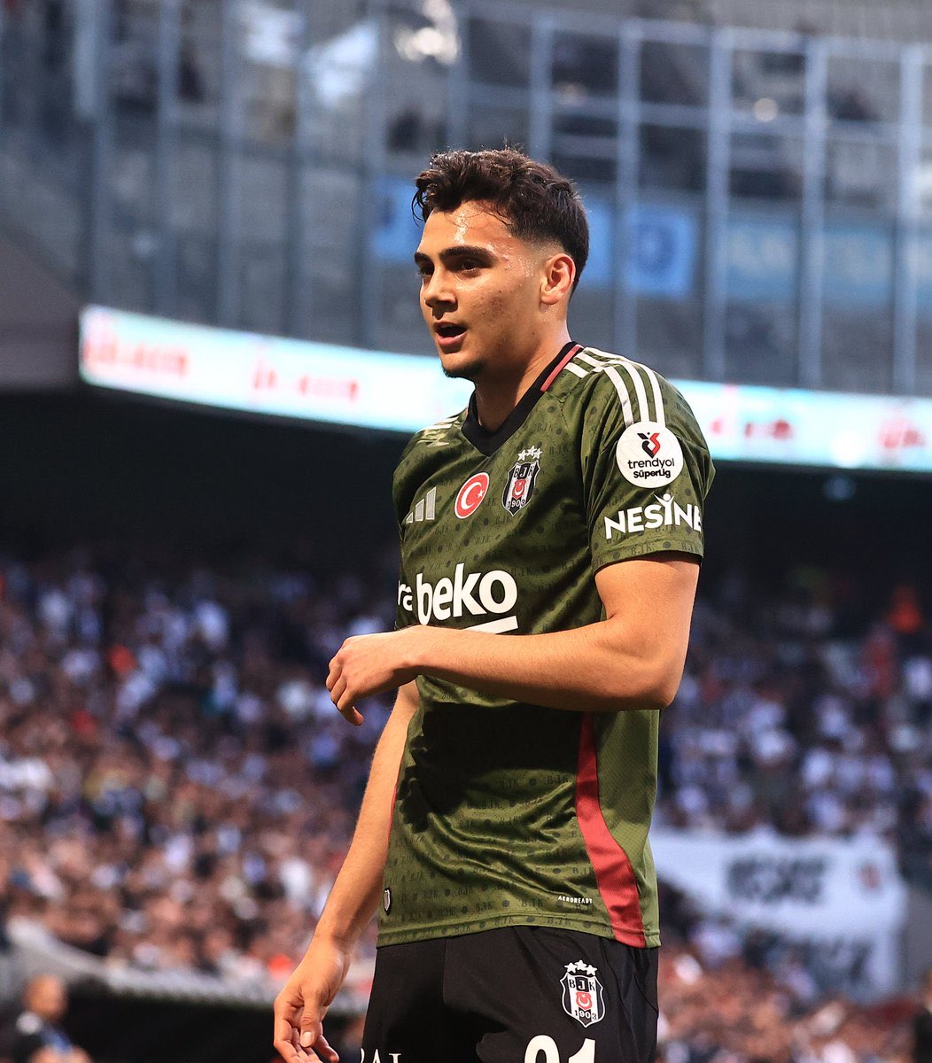 Beşiktaş'ın Genç Yeteneği Mustafa Erhan Hekimoğlu YKS'de Başarı Gösterdi