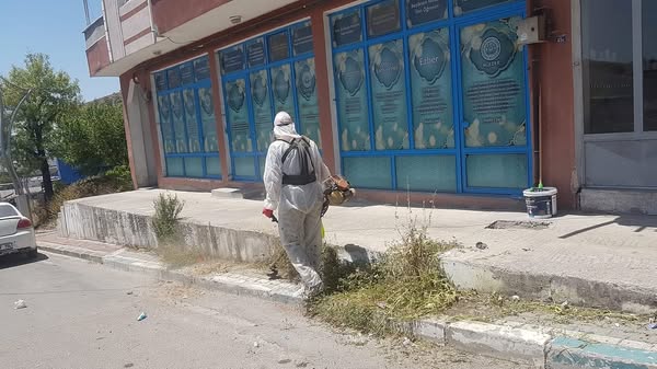 Dilovası'nda Temizlik Çalışmaları Devam Ediyor: Daha Düzenli Bir Şehir İçin Sahada