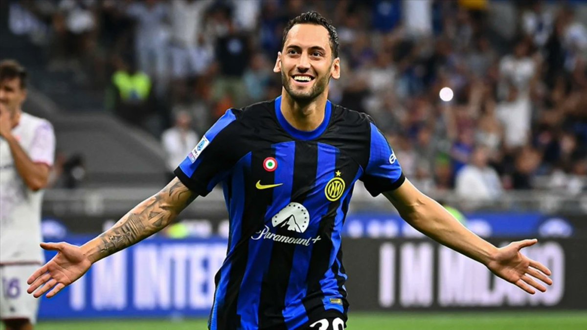 Galatasaray, Hakan Çalhanoğlu'na Yıllık 10 Milyon Euro'luk Transfer Teklifi Yaptı