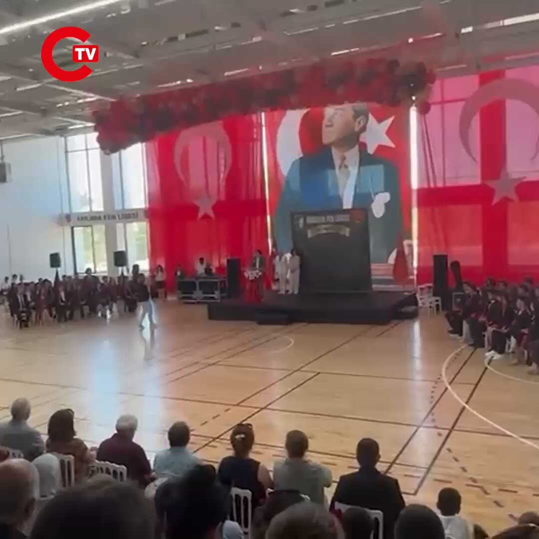 Ankara Fen Lisesi Öğrencileri Okul Müdürünü Protesto Etti