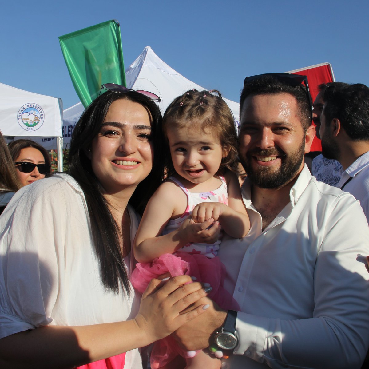 Kayseri'de 3 Yaşındaki Deniz Kanseriyle Mücadelesini Kazandı: Gökyüzü Balonlarla Renklendi