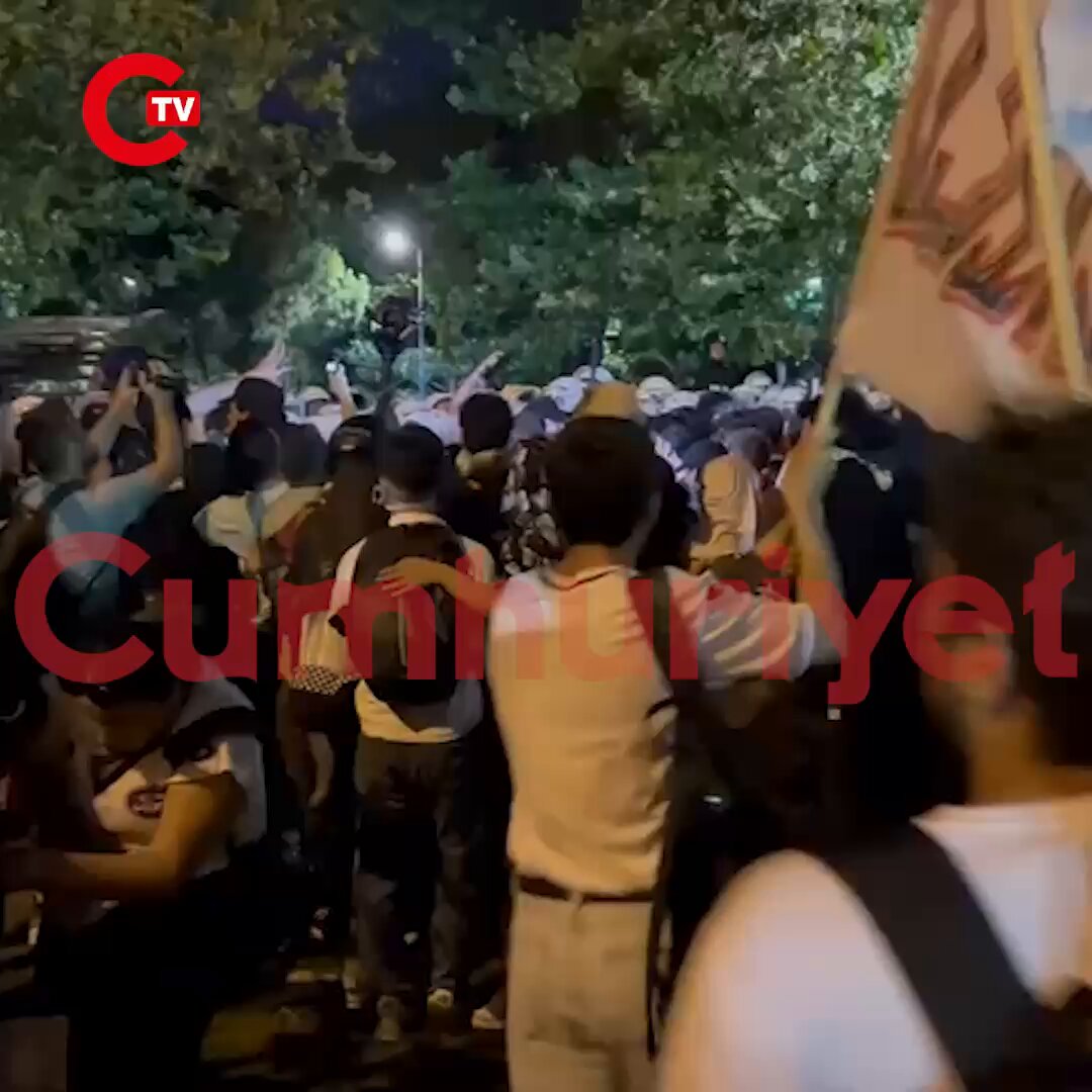 Bozdoğan Kemeri'nde Polisle Kalabalık Arasında Arbede