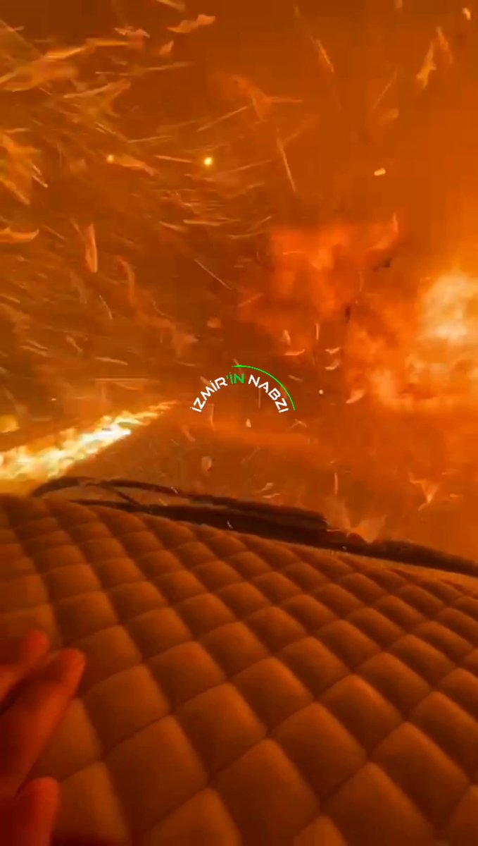 İzmir Torbalı'da Vatandaş Alevlerin İçinden Geçti