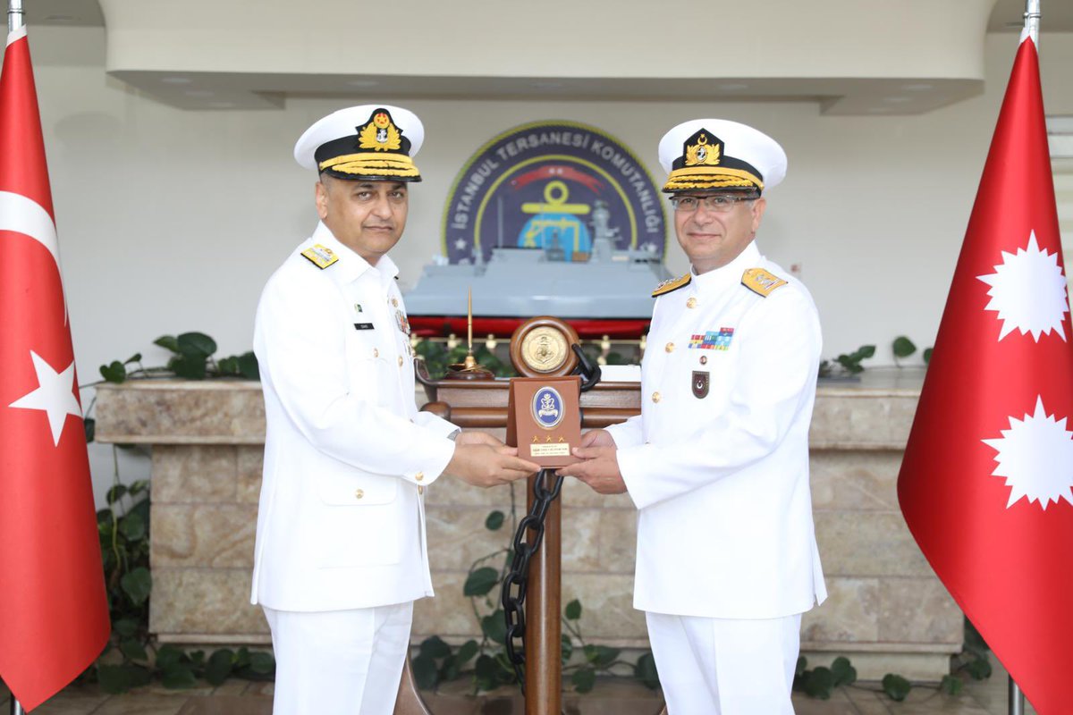 Pakistan Deniz Kuvvetleri Komutanı İstanbul Tersanesi'nde