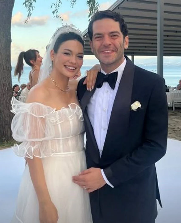 Beste Kökdemir Evliliğini ve Hamileliğini Açıklarken Eleştirilere Sert Yanıt Verdi