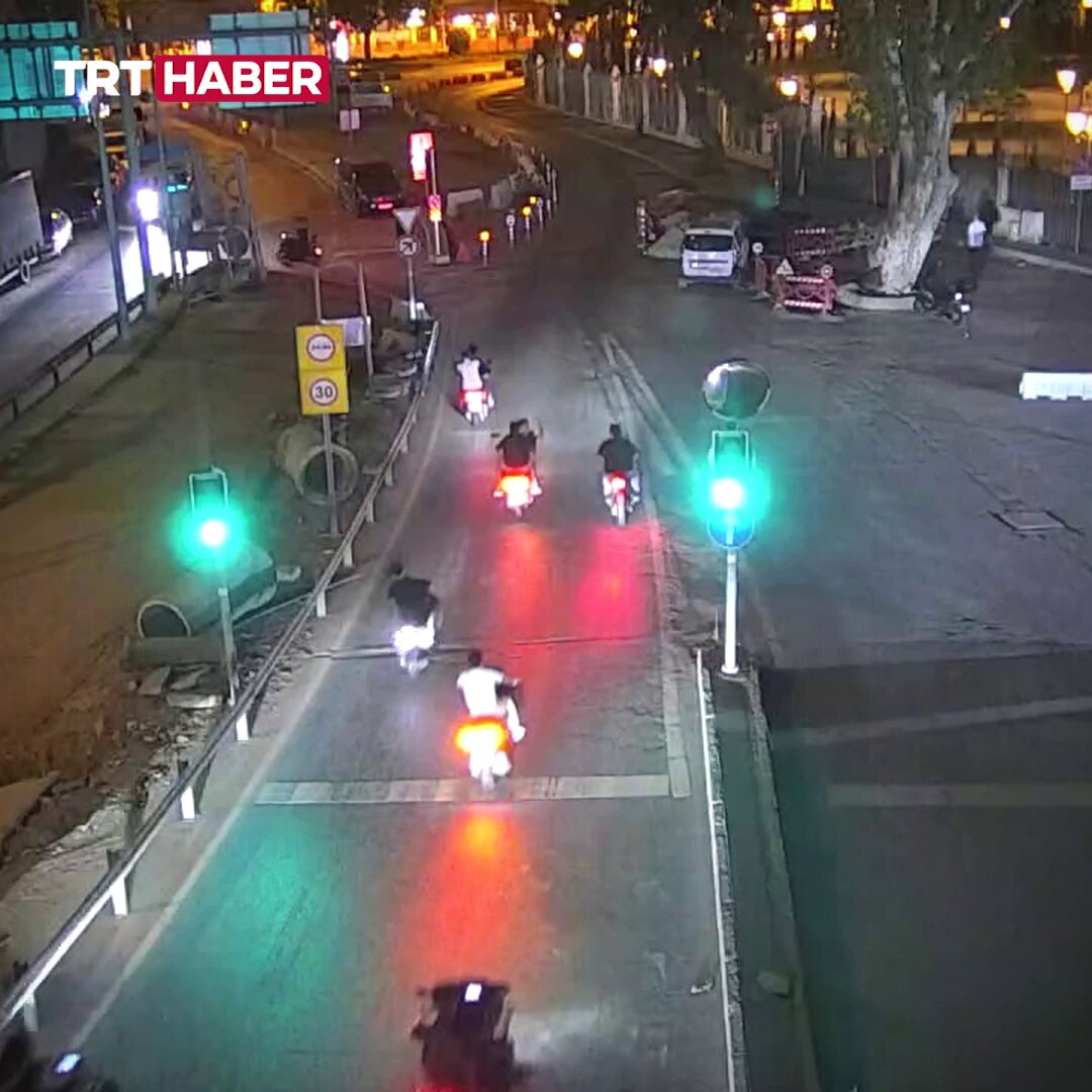 Beyoğlu'nda Tüneli Kapatarak Trafiği Felç Eden 13 Motosikletliye 133 Bin 745 Lira Ceza