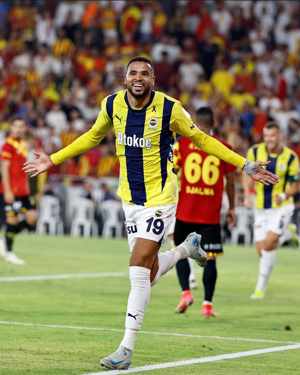 Fenerbahçe'de Transfer Bombaları: En Nesyri Kalıyor, Trossard Hedefte