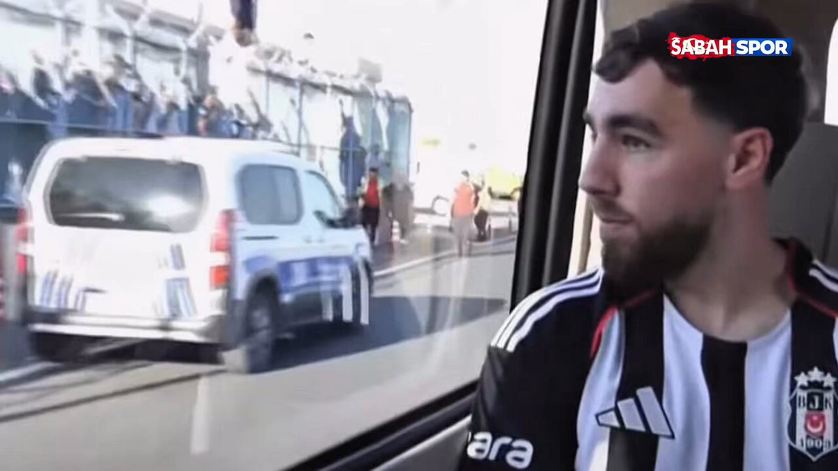 Orkun Kökçü Beşiktaş Taraftarlarını İzledi