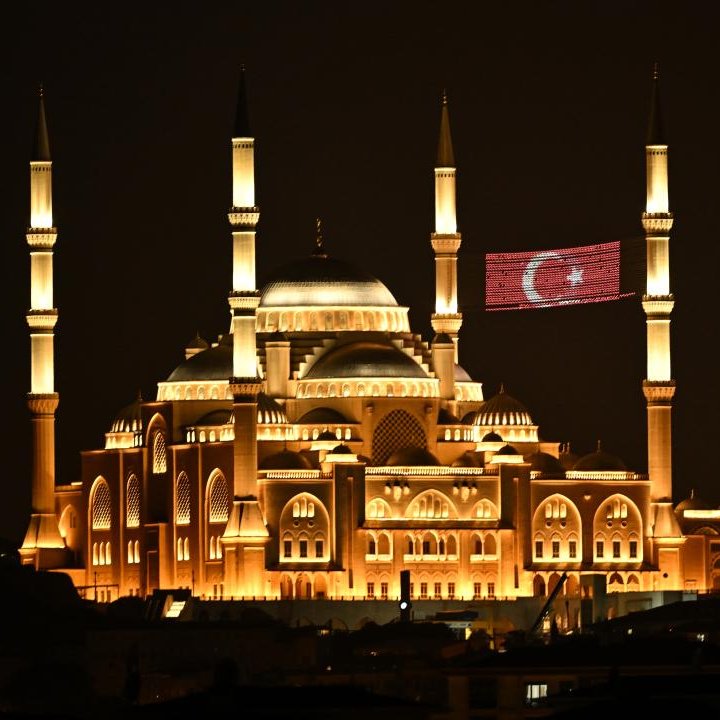 Türkiye Genelinde Sela Okundu: Vatandaşlar Namaz İçin Çağrıldı