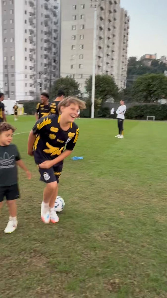 Neymar, Oğluyla Futbol Keyfi Yaşadı