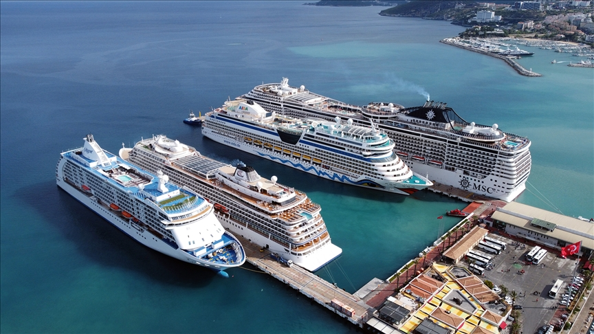 Türkiye Limanları Kruvaziyer Turizmde Rekor Kırdı: 6 Ayda 490 Gemiyi Ağırladı
