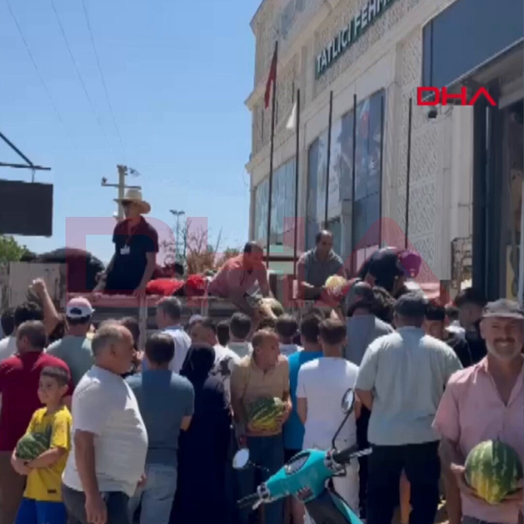 Bursa İnegöl'de 12 Ton Karpuz Rekor Hızda Tükenildi